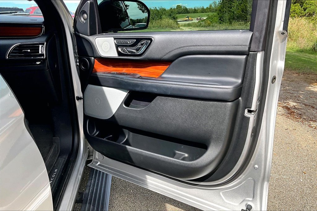 Used 2018 Lincoln Navigator L Reserve w/ Technology Package AWD/4WD image 21