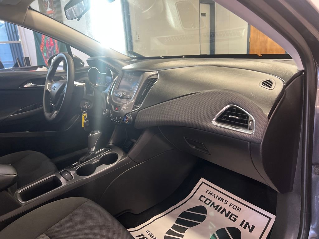 Used 2016 Chevrolet Cruze LT image 36