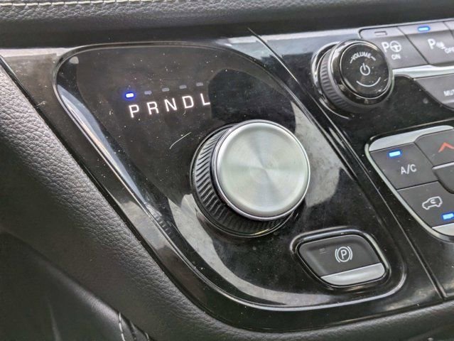Used 2022 Chrysler Pacifica Limited w/ Uconnect Theater Family Group FWD image 24