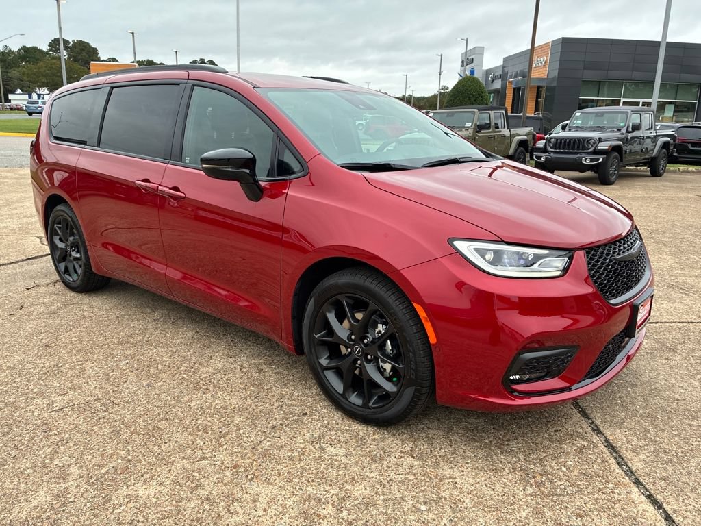New 2026 Chrysler Pacifica Select w/ S Appearance Package FWD image 8