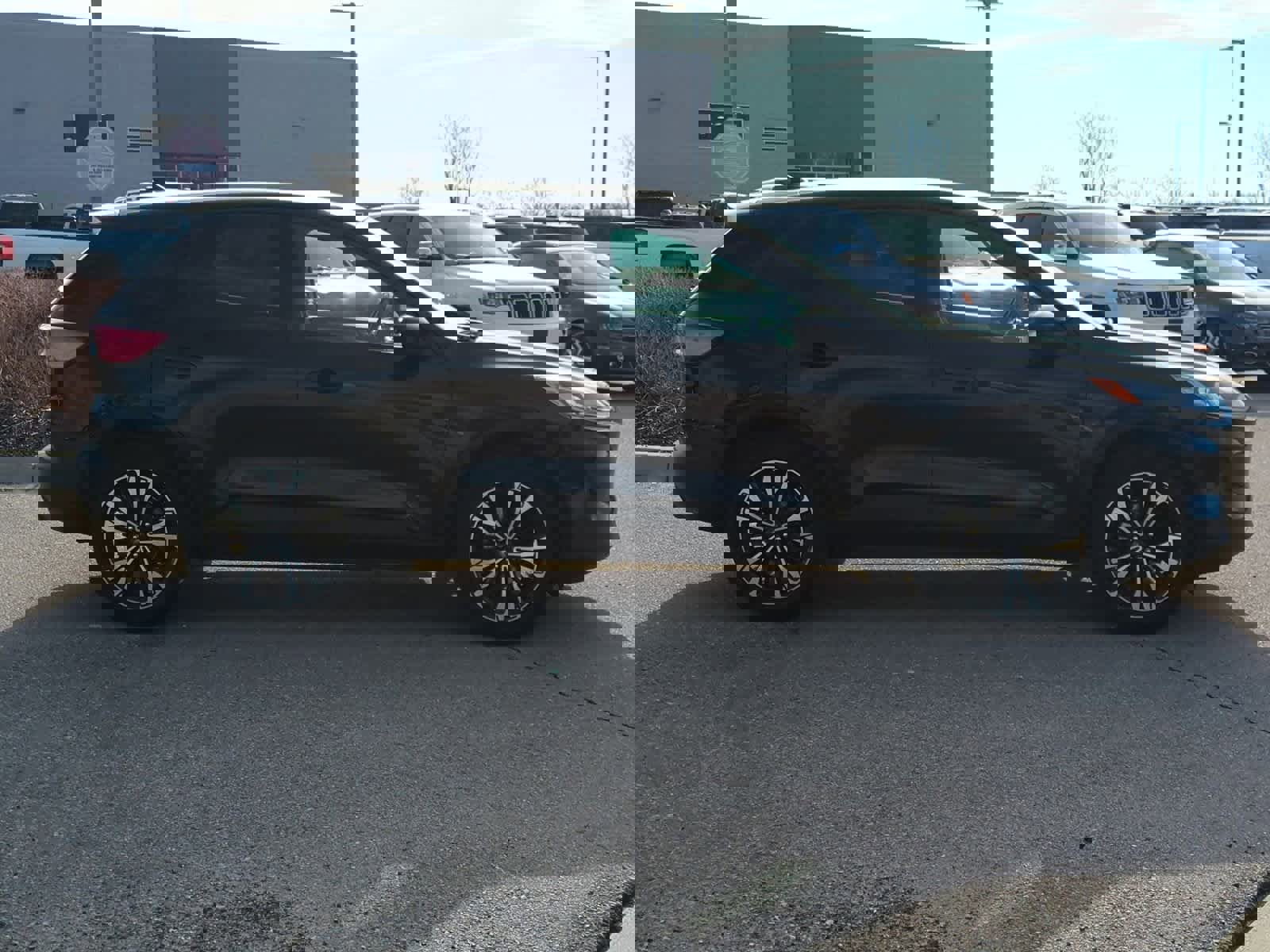 Used 2021 Ford Escape SE w/ SE Sport Appearance Package image 9