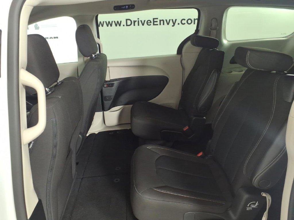 Used 2023 Chrysler Voyager LX FWD image 9