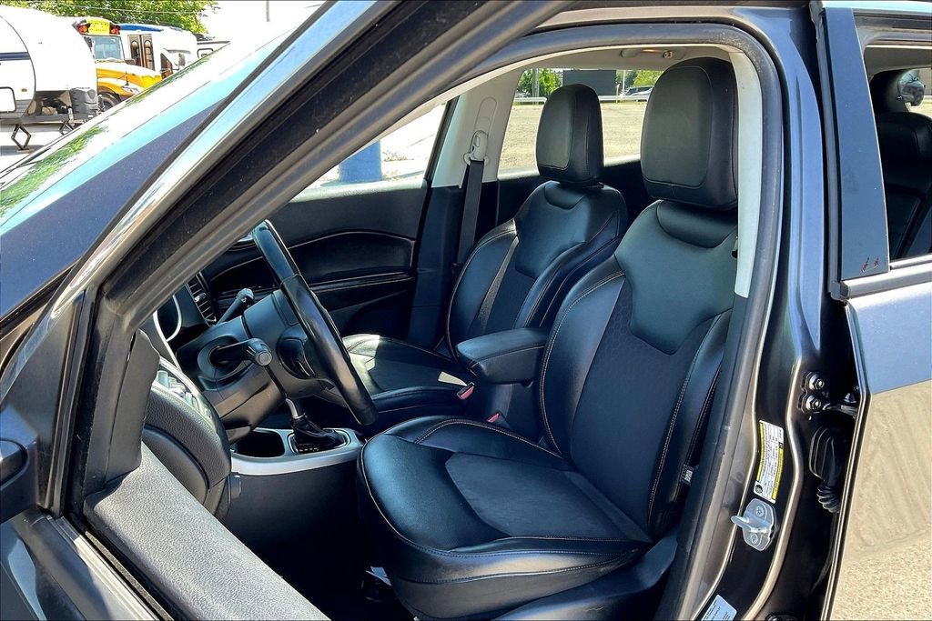 Used 2018 Jeep Compass Latitude w/ Popular Equipment Group FWD image 27