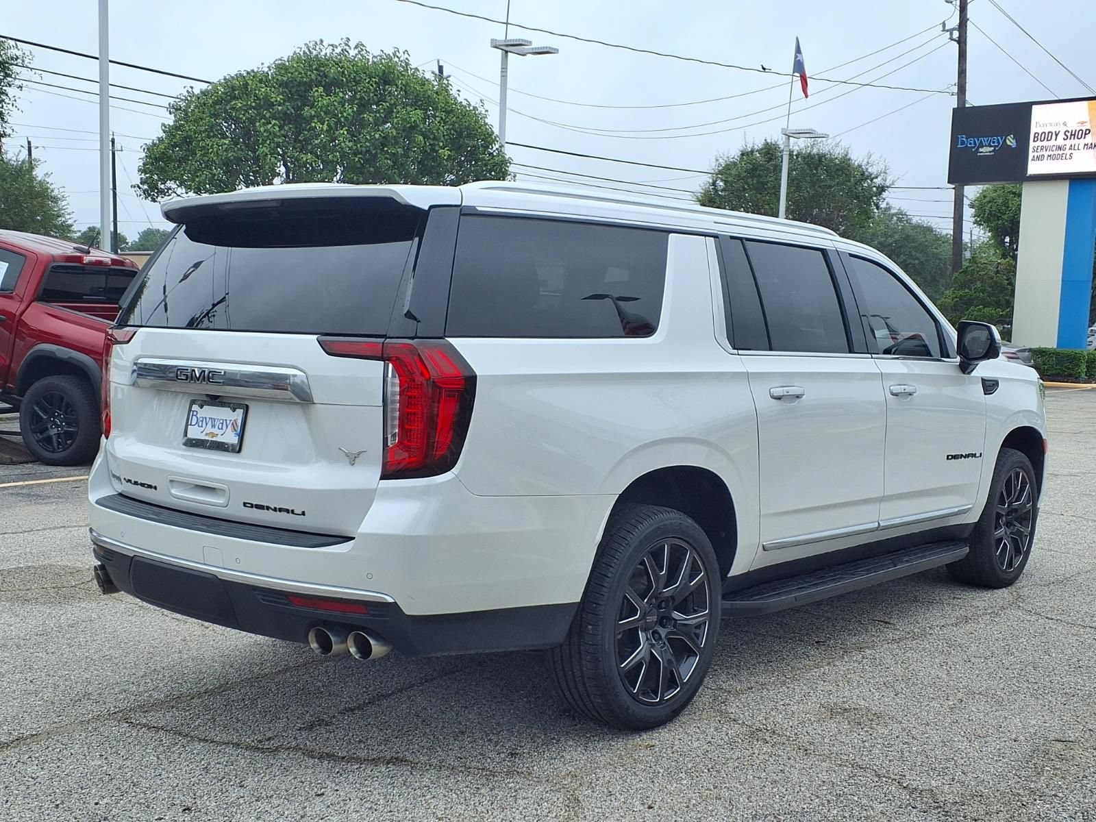 Used 2021 GMC Yukon XL Denali AWD/4WD image 2
