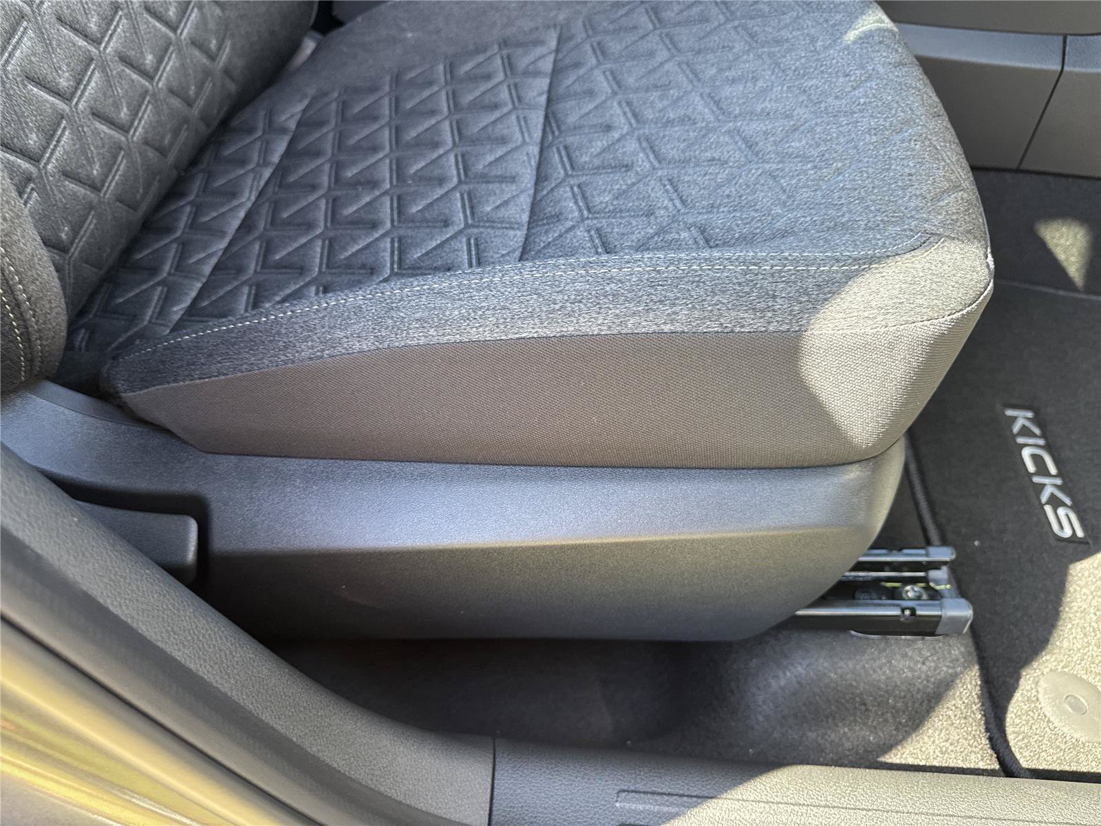 New 2026 Nissan Kicks SV w/ Interior Electronics Package FWD image 33