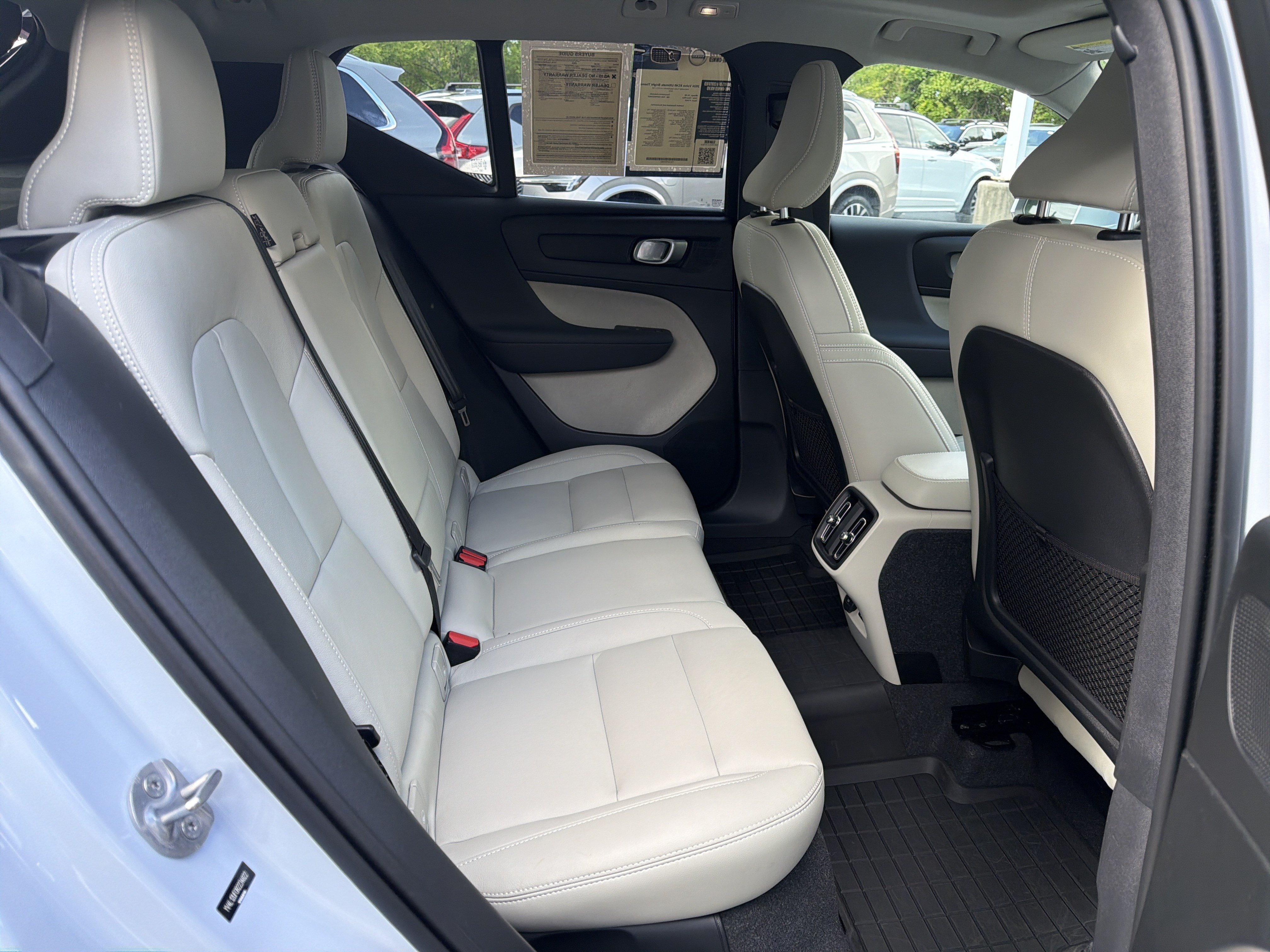 Certified 2024 Volvo XC40 B5 Ultimate w/ Protection Package Premier AWD/4WD image 33