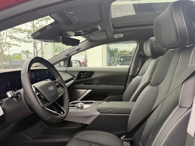 Certified 2025 Cadillac Optiq Sport 2 w/ LPO, Floor Liner Package AWD/4WD image 10