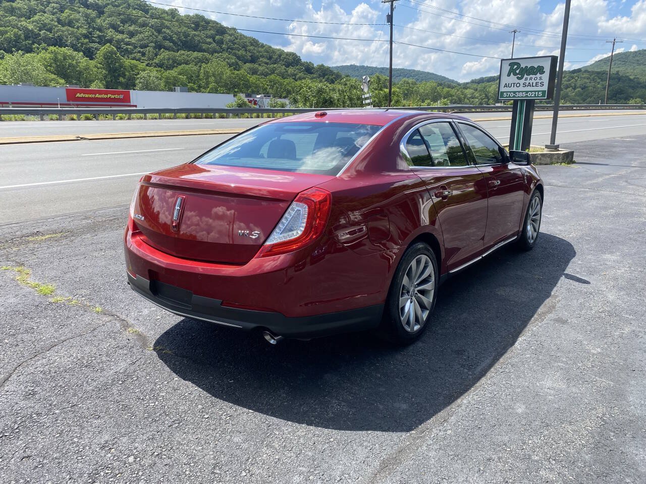 Used 2013 Lincoln MKS FWD image 6