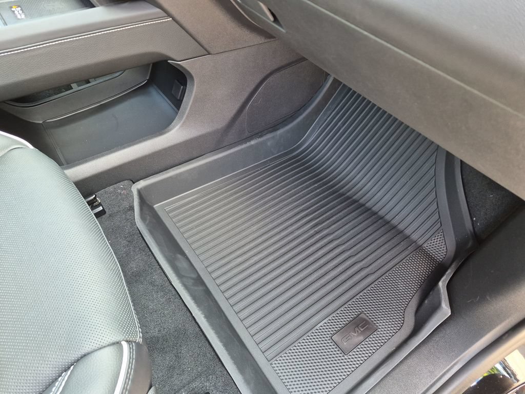 New 2027 GMC Acadia Denali w/ LPO, Floor Liner Package FWD image 41
