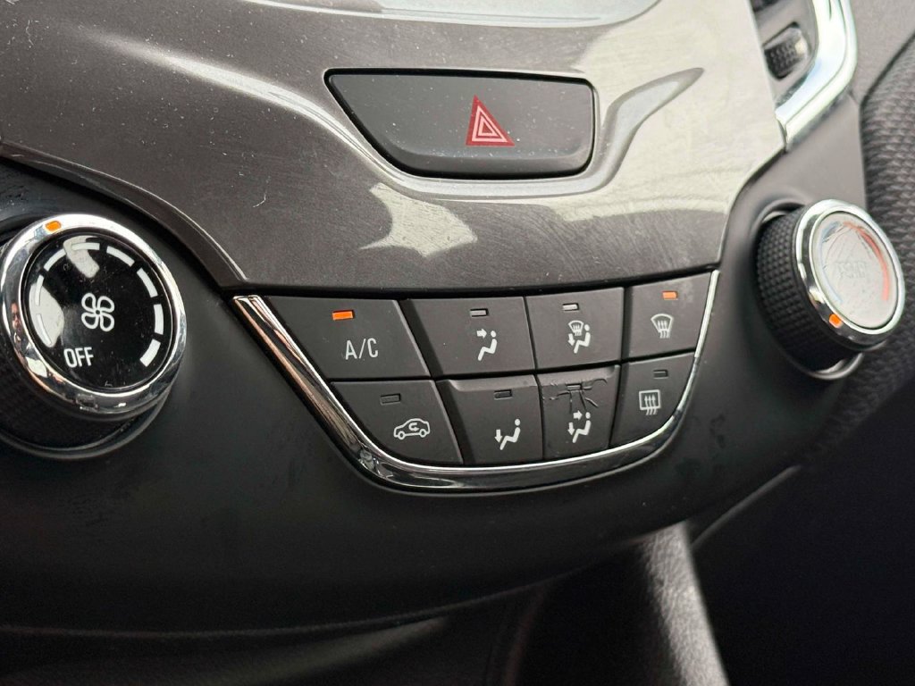 Used 2017 Chevrolet Cruze LT FWD image 23