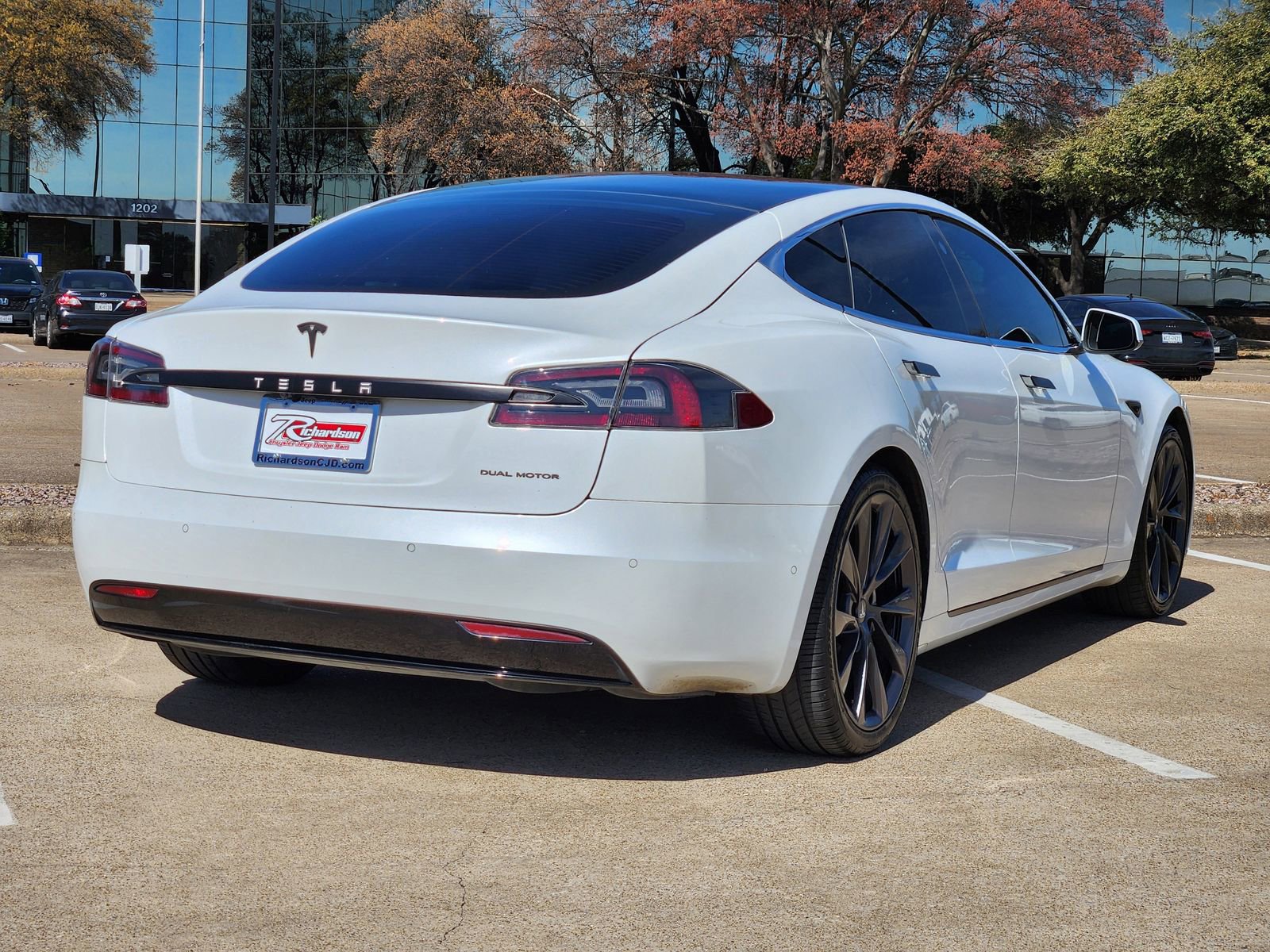 Used 2019 Tesla Model S AWD image 6