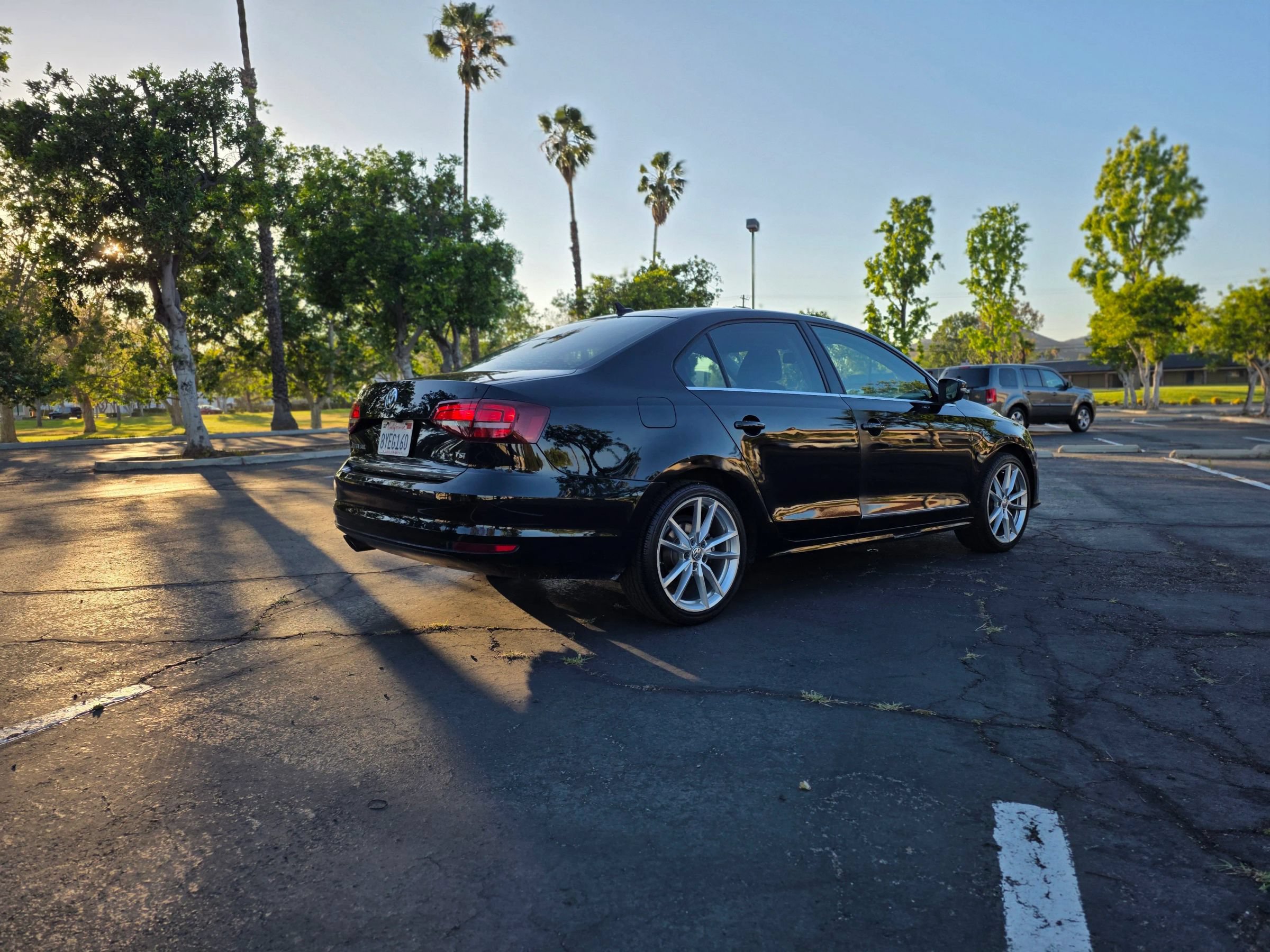Used 2017 Volkswagen Jetta SEL FWD image 4