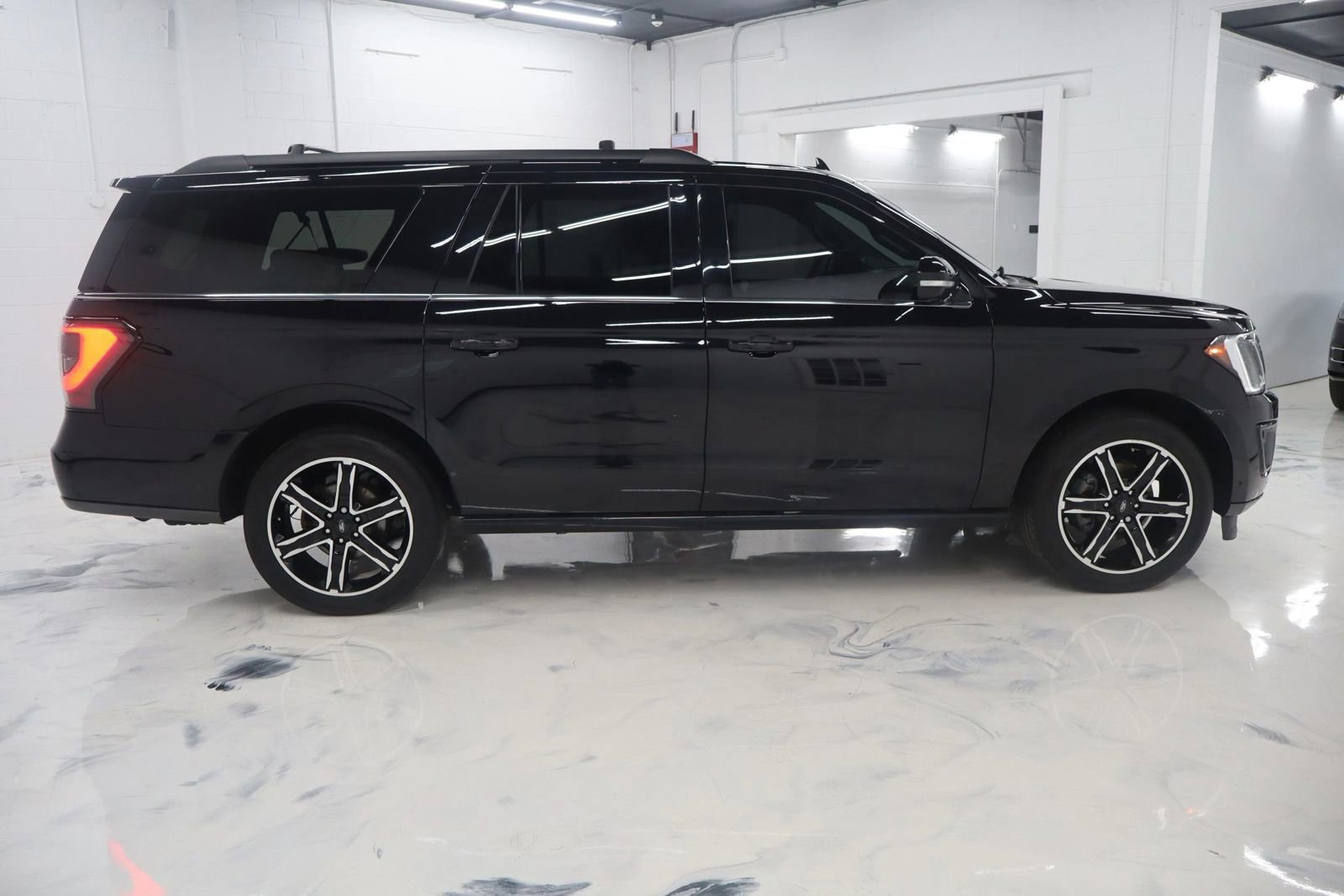 Used 2020 Ford Expedition Max Limited w/ Equipment Group 303A AWD/4WD image 9