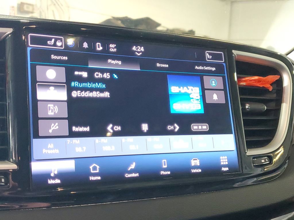 Used 2023 Chrysler Pacifica Touring-L FWD image 29