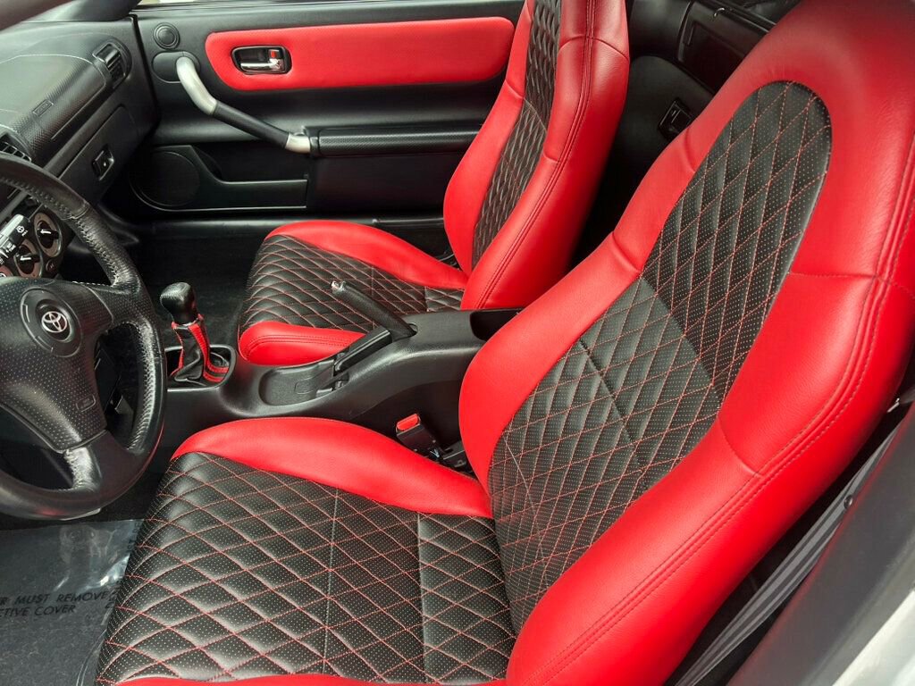 Used 2002 Toyota MR2 RWD image 10