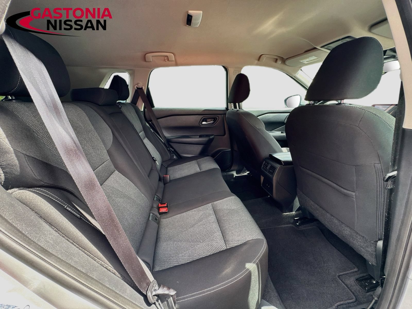 Used 2025 Nissan Rogue SV FWD image 35
