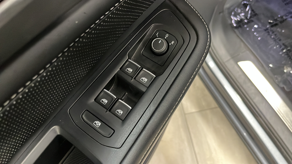 Used 2024 Volkswagen Atlas Cross Sport SE w/ Black Wheel Package AWD/4WD image 20