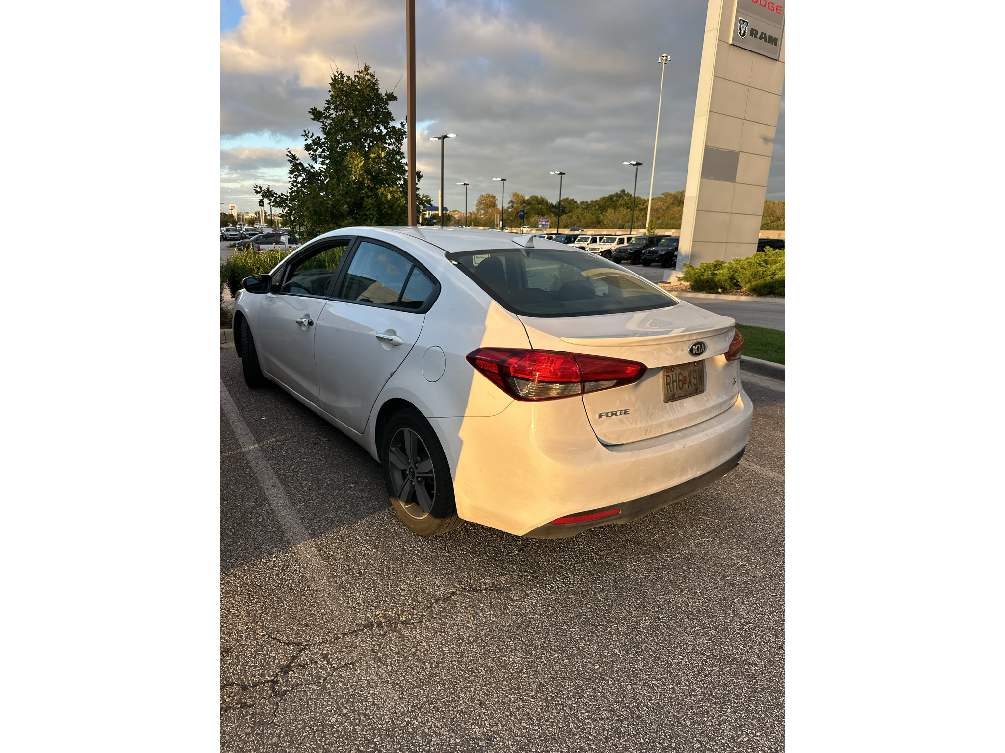 Used 2018 Kia Forte S w/ S Technology Plus Package FWD image 4