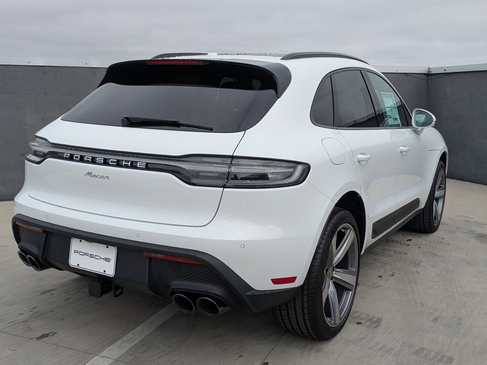 Certified 2025 Porsche Macan AWD/4WD image 9