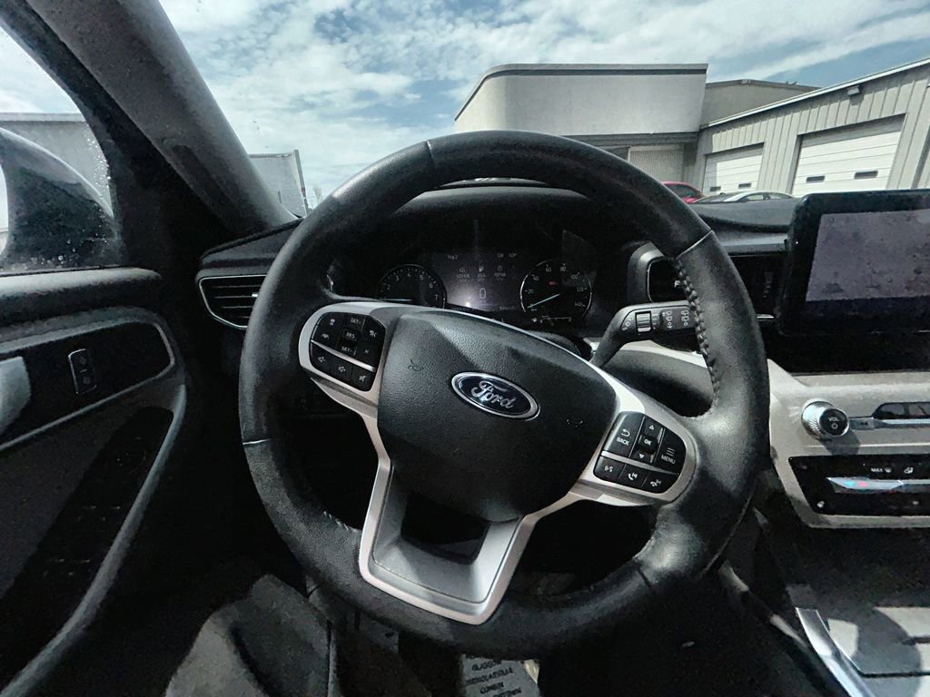 Used 2023 Ford Explorer XLT w/ Equipment Group 202A AWD/4WD image 20