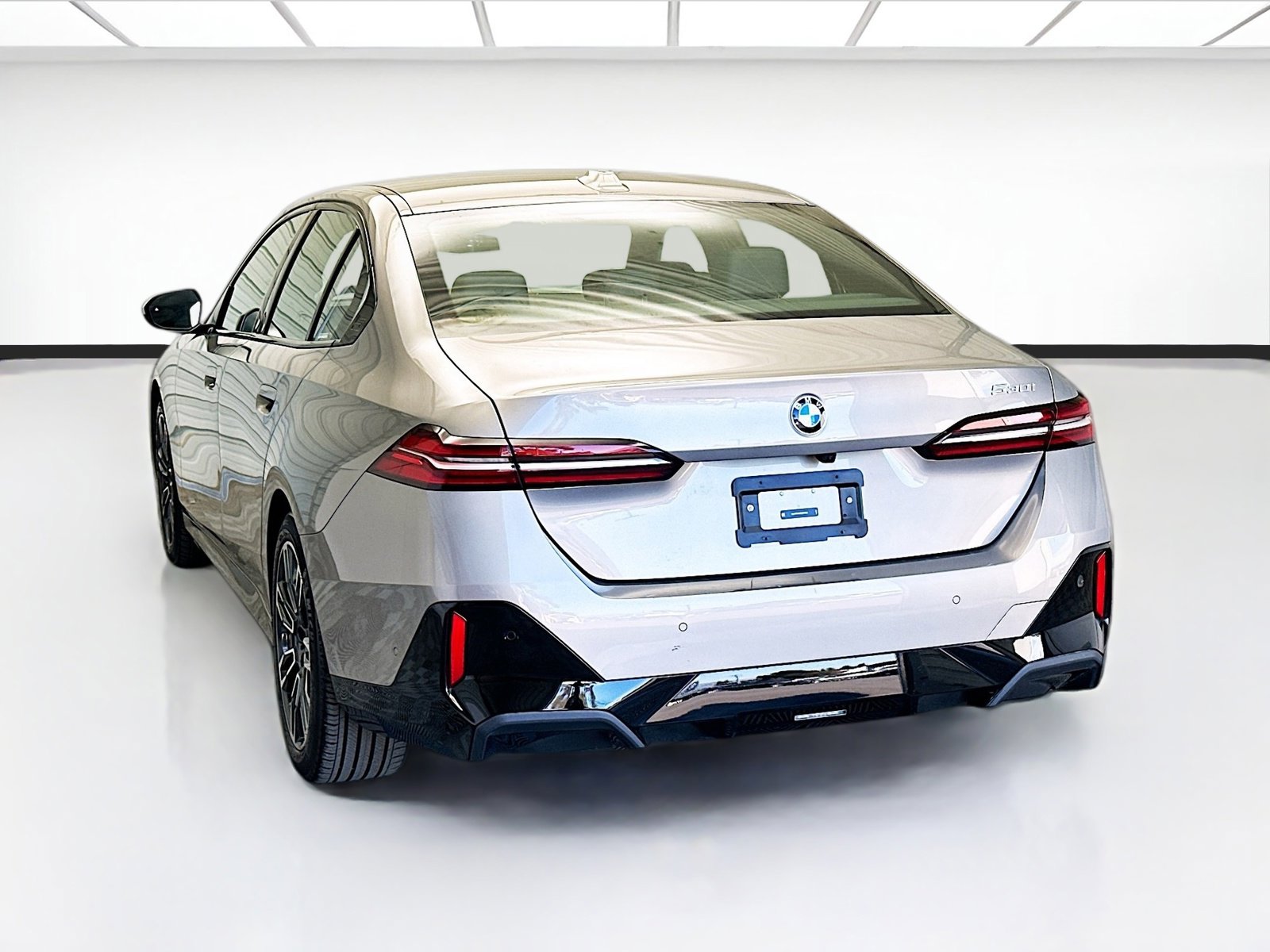 Used 2024 BMW 530i w/ M Sport Package image 6