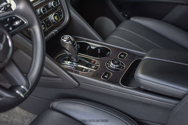 Used 2021 Bentley Bentayga AWD/4WD image 22