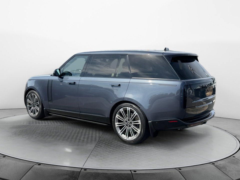 Used 2024 Land Rover Range Rover Long Wheelbase SE image 5