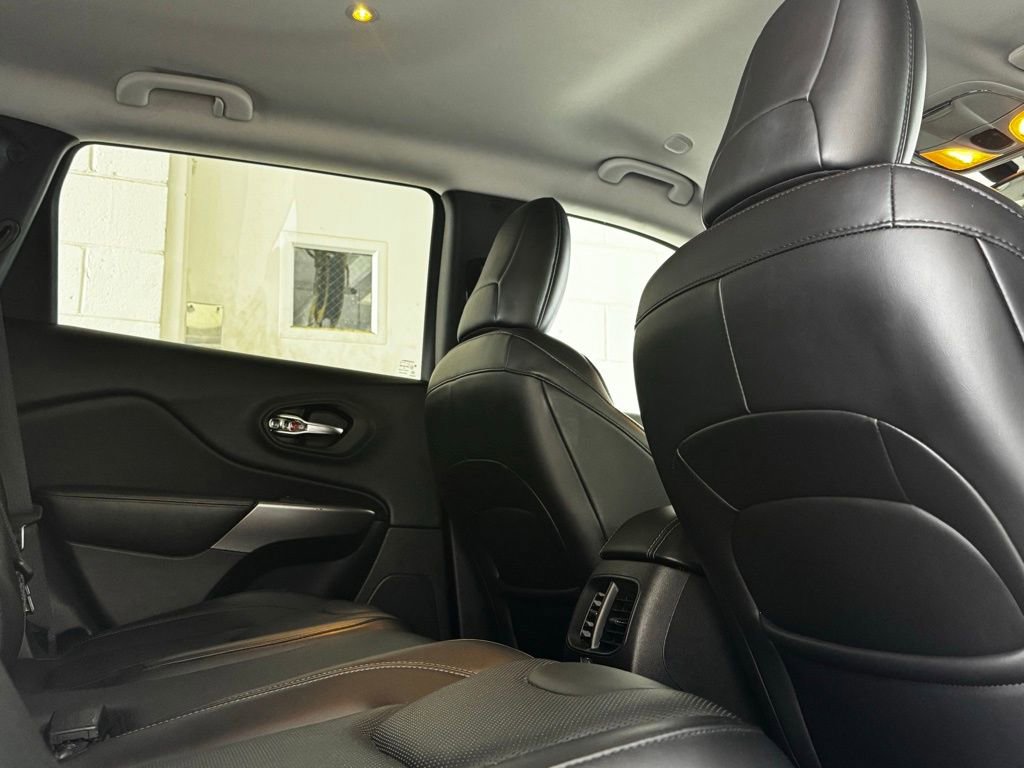 Used 2019 Jeep Cherokee Limited w/ Luxury Group image 8