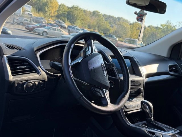 Used 2018 Ford Edge SEL w/ Equipment Group 201A AWD/4WD image 3