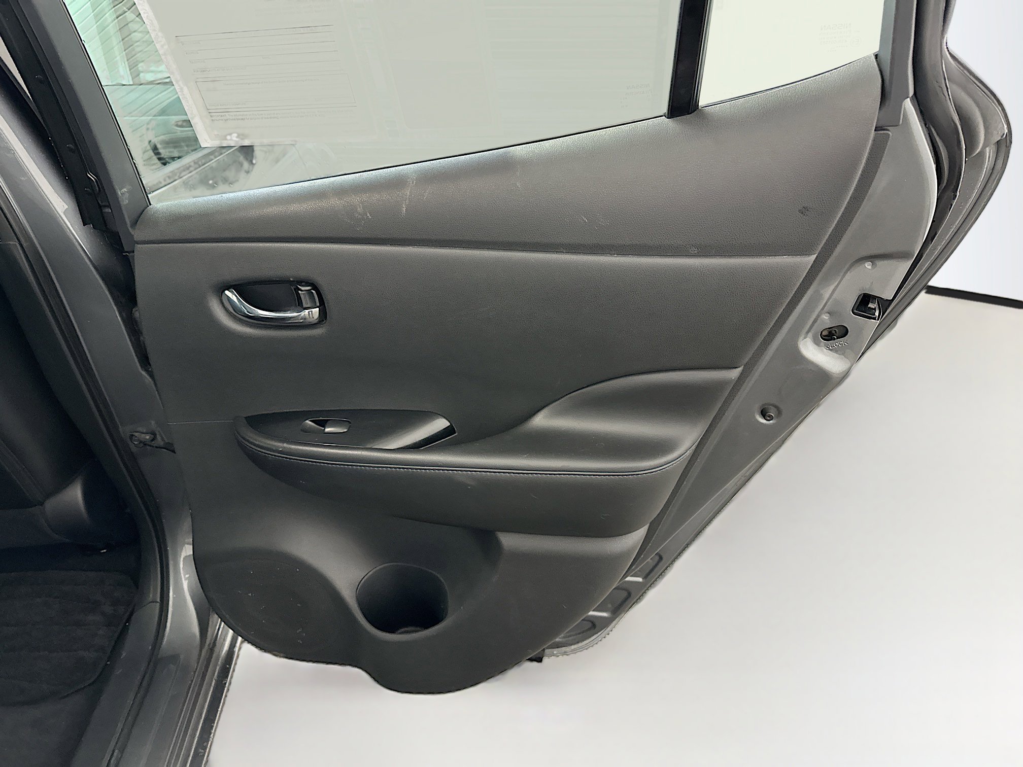 Used 2015 Nissan Leaf SL FWD image 31