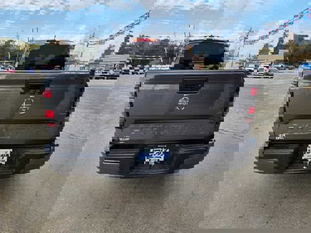 Used 2023 Nissan Frontier SV image 4