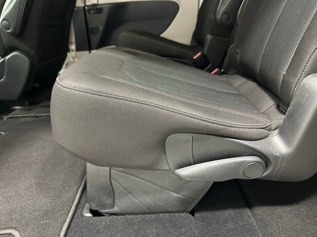 Used 2023 Chrysler Voyager LX image 46