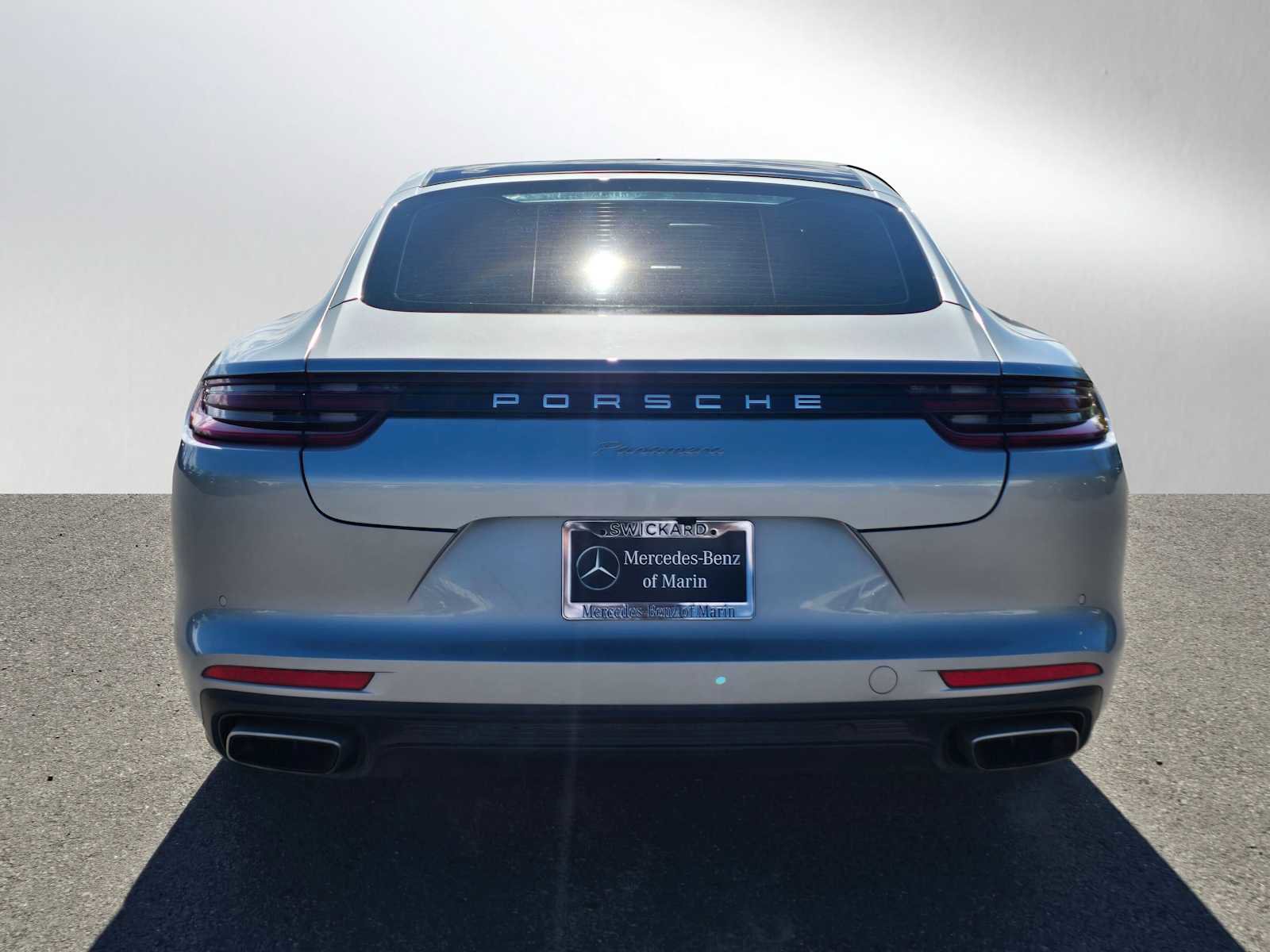 Used 2018 Porsche Panamera RWD image 4