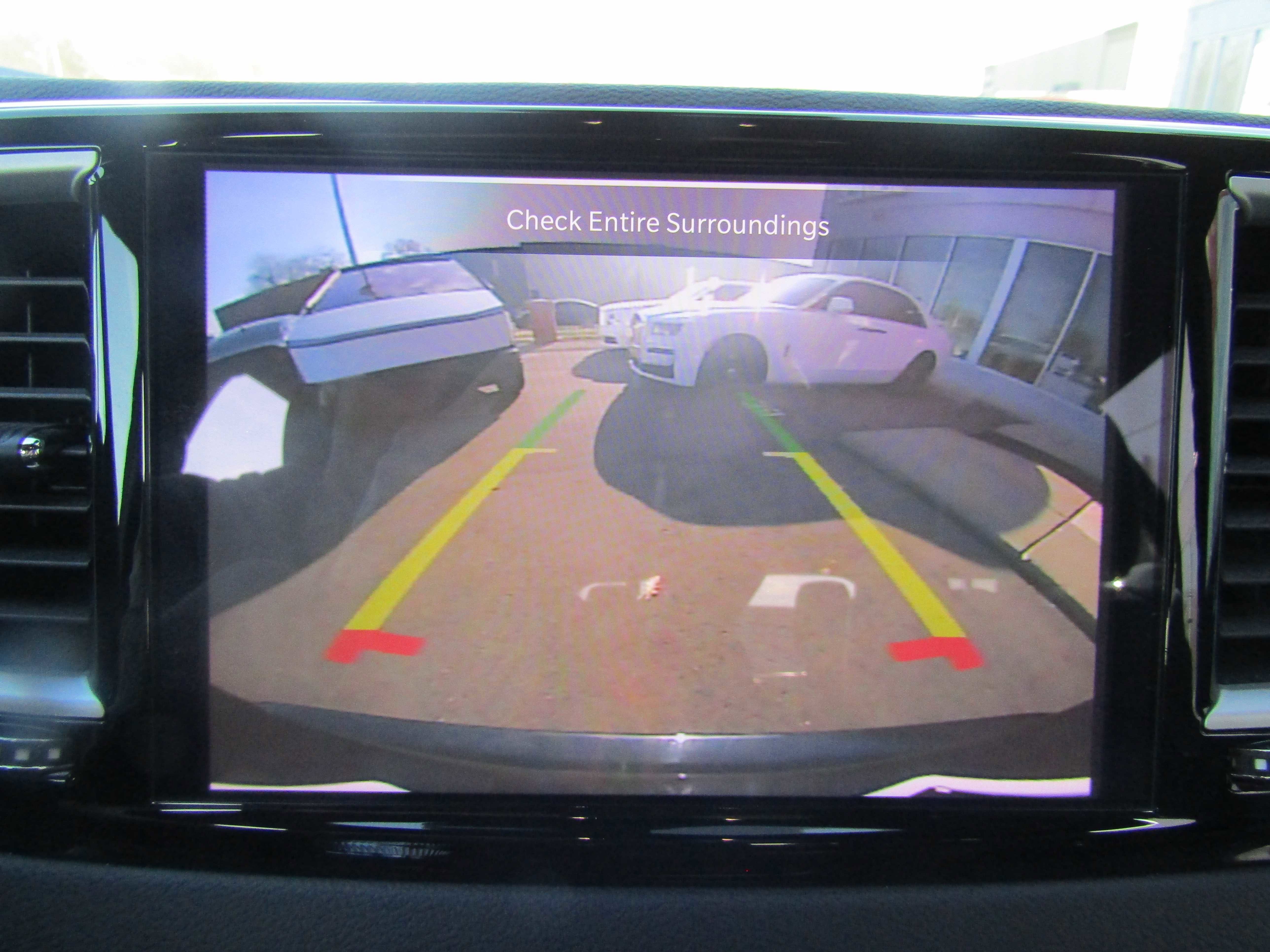 Used 2025 Chrysler Pacifica Select image 16