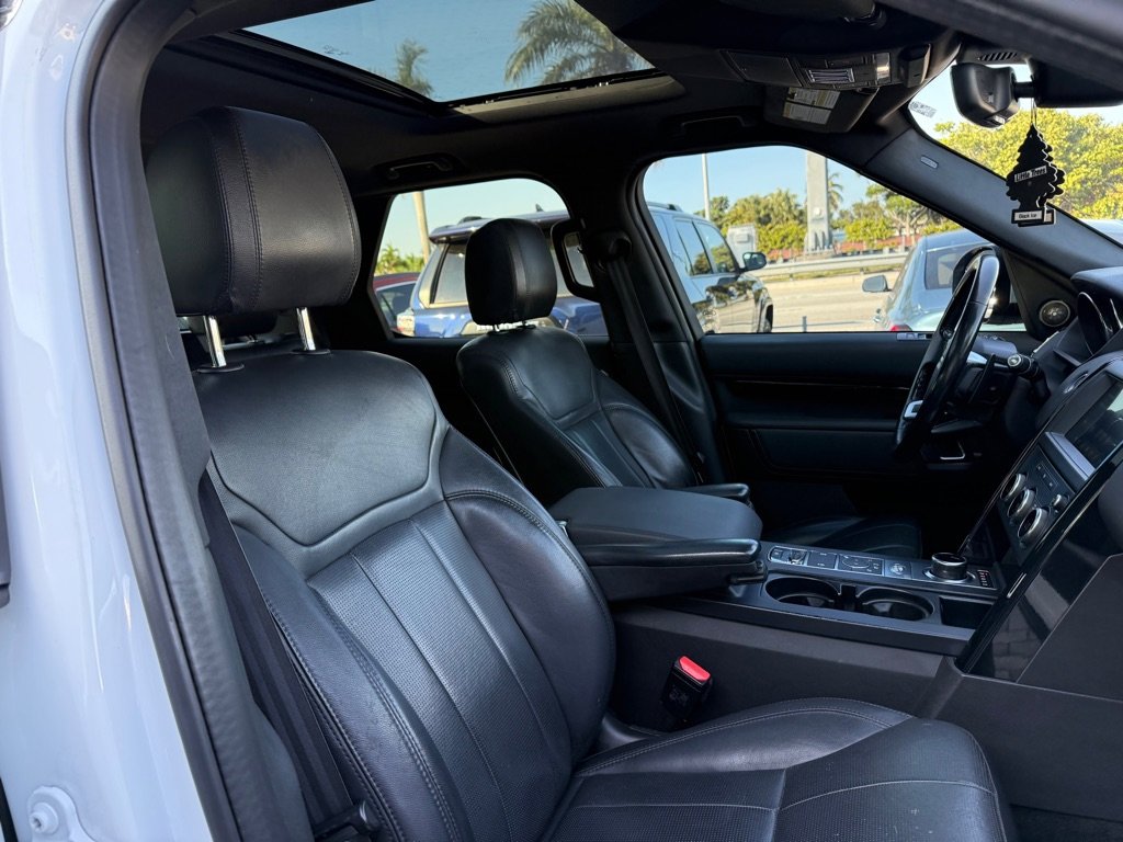 Used 2019 Land Rover Discovery SE image 31