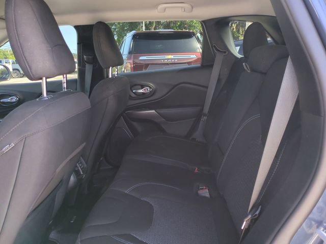 Used 2021 Jeep Cherokee Latitude FWD image 14