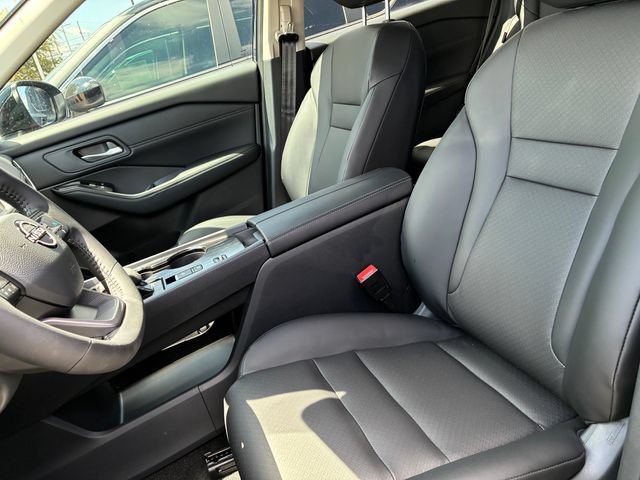 New 2026 Nissan Rogue Dark Armor FWD image 13