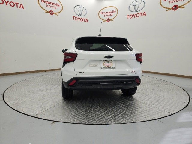 Used 2024 Chevrolet Trax RS w/ Driver Confidence Package image 7