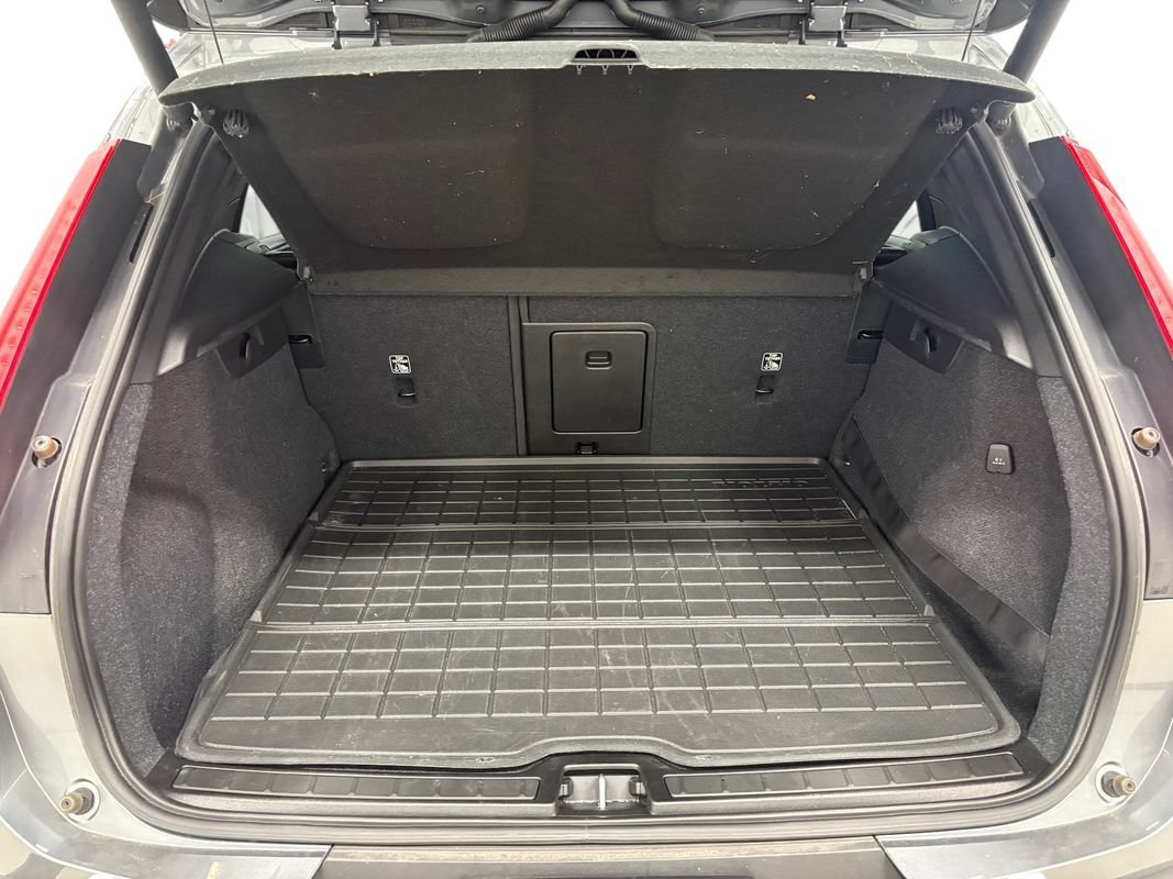 Used 2019 Volvo XC40 T5 Momentum AWD/4WD image 13