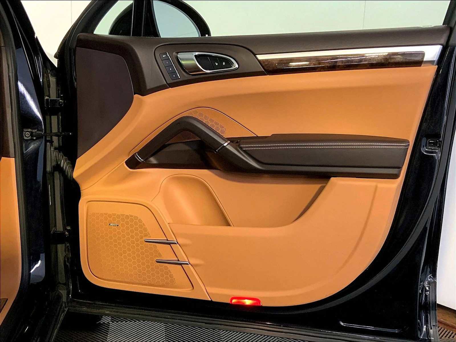 Used 2015 Porsche Cayenne Turbo AWD/4WD image 26