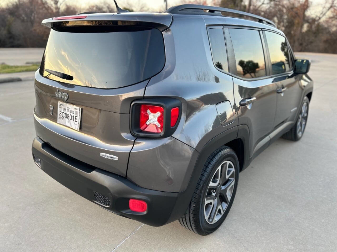 Used 2016 Jeep Renegade Latitude w/ Popular Equipment Group FWD image 6
