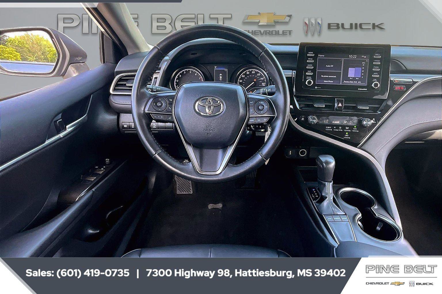 Used 2024 Toyota Camry SE image 5