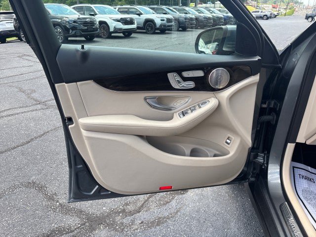 Used 2021 Mercedes-Benz GLC 300 4MATIC image 10