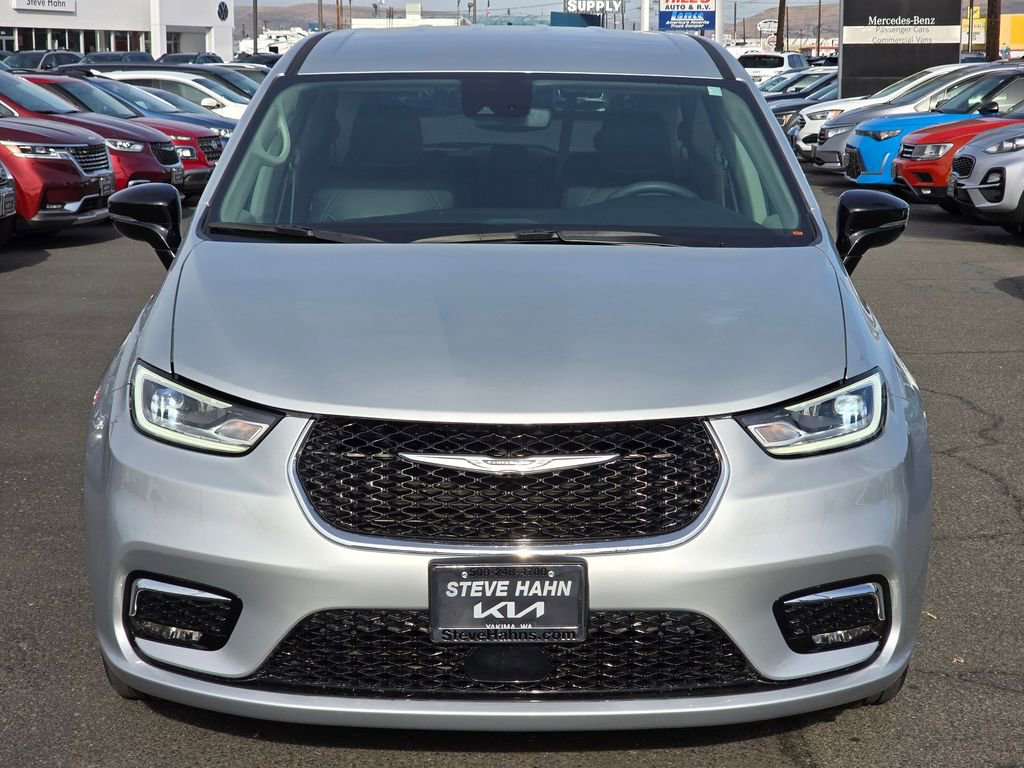 Used 2024 Chrysler Pacifica Touring-L image 8