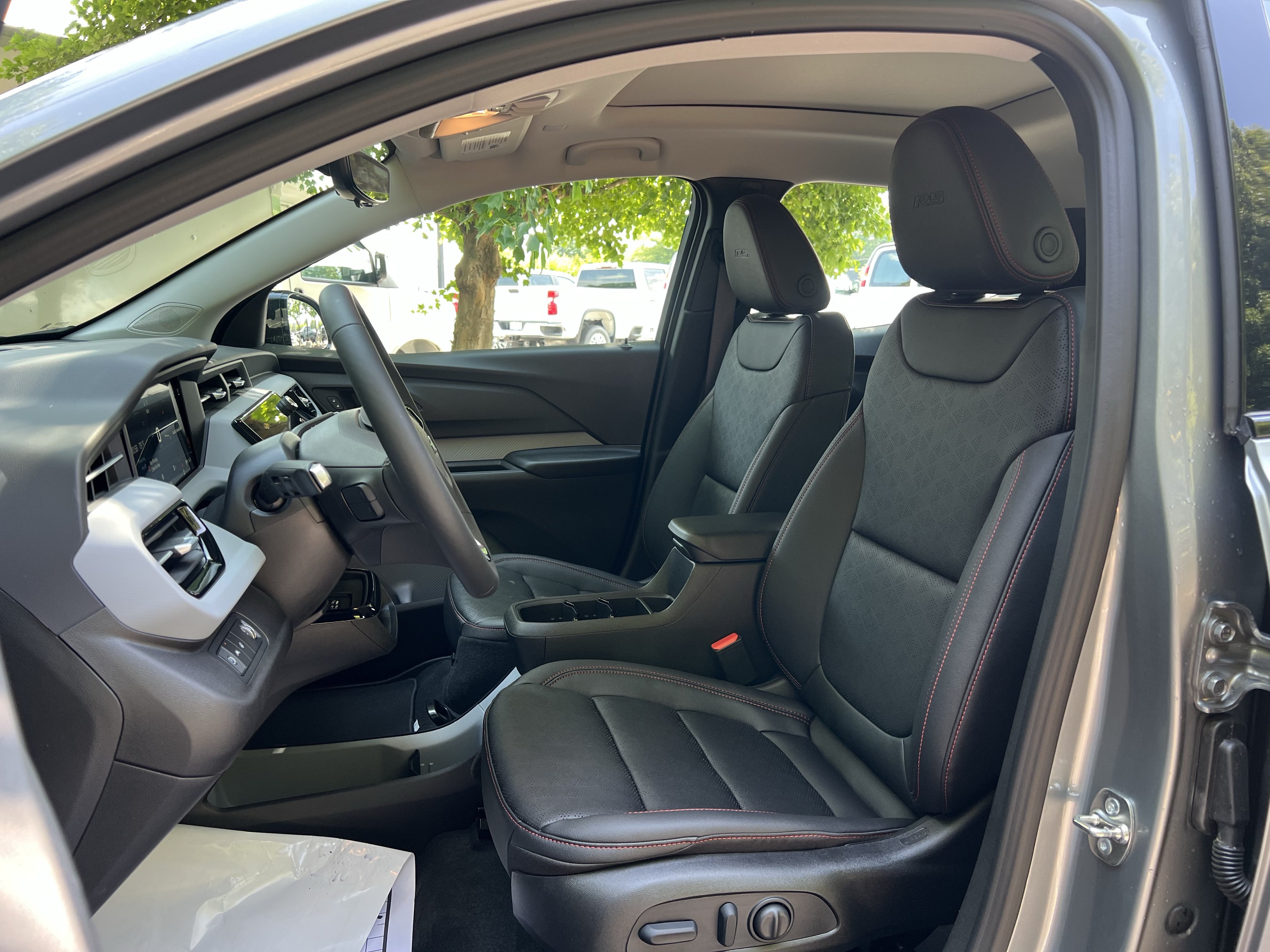 New 2027 Chevrolet Bolt RS w/ Technology Package FWD image 16