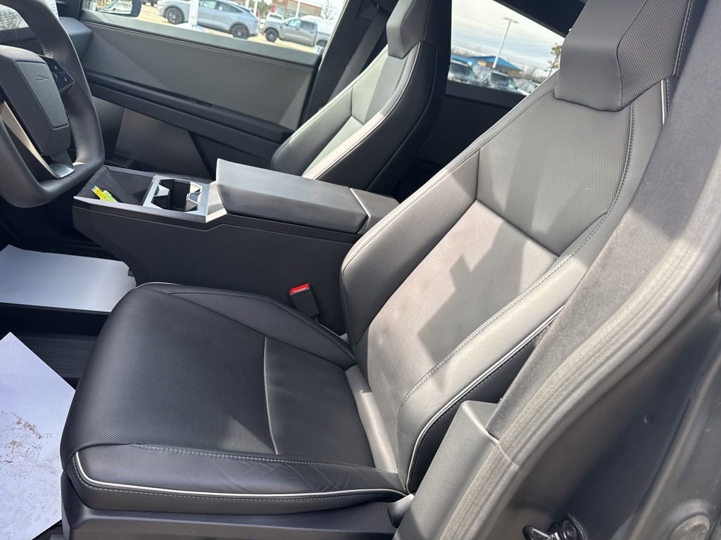 Used 2025 Tesla Cybertruck AWD Crew Cab image 8