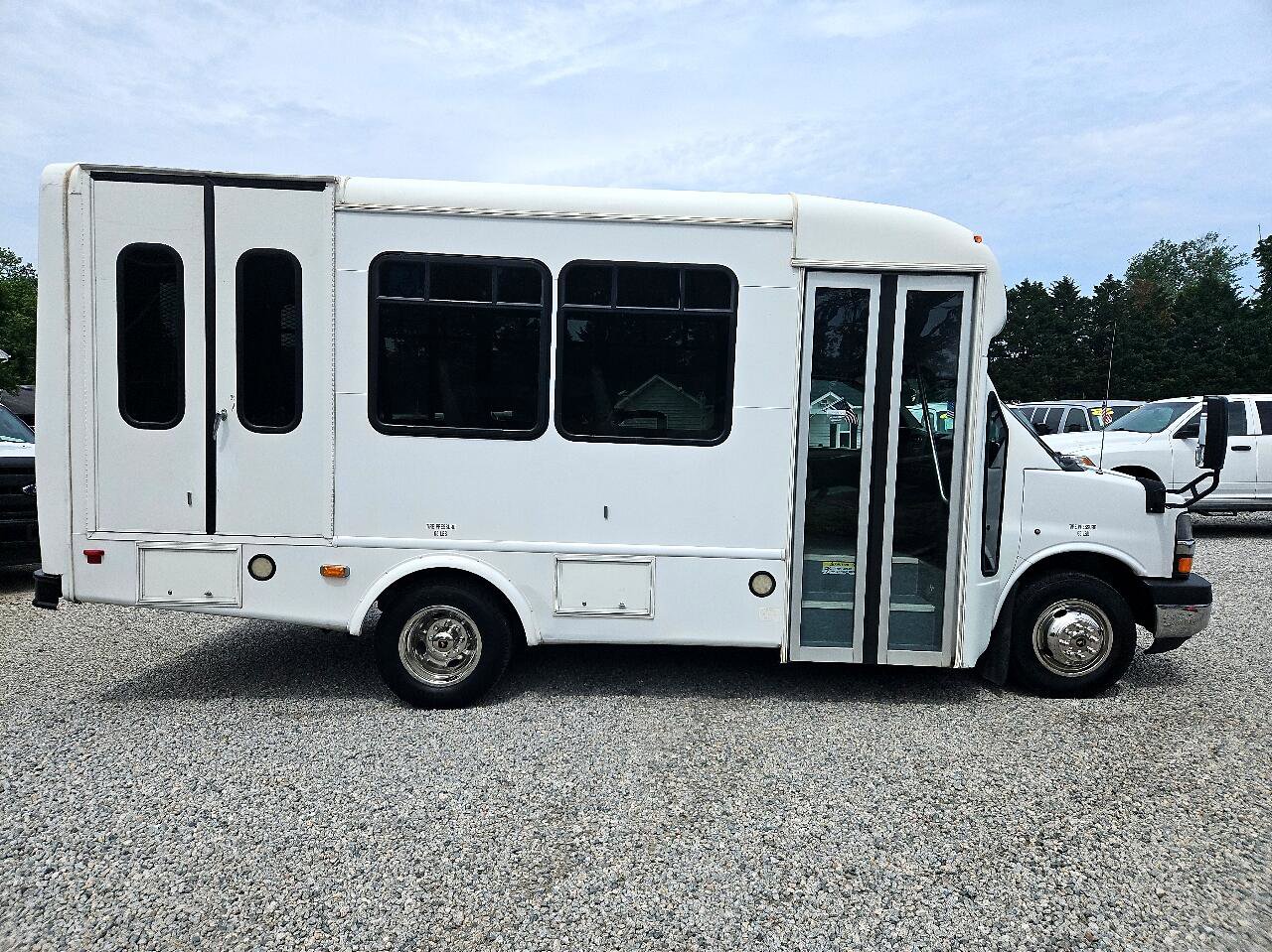 Used 2015 Chevrolet Express 3500 w/ Shuttle Bus Package image 8