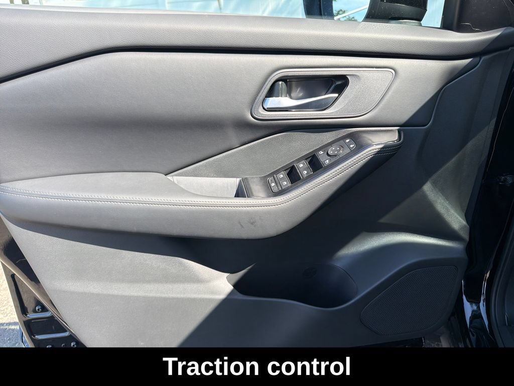 Used 2026 Nissan Rogue SV FWD image 12