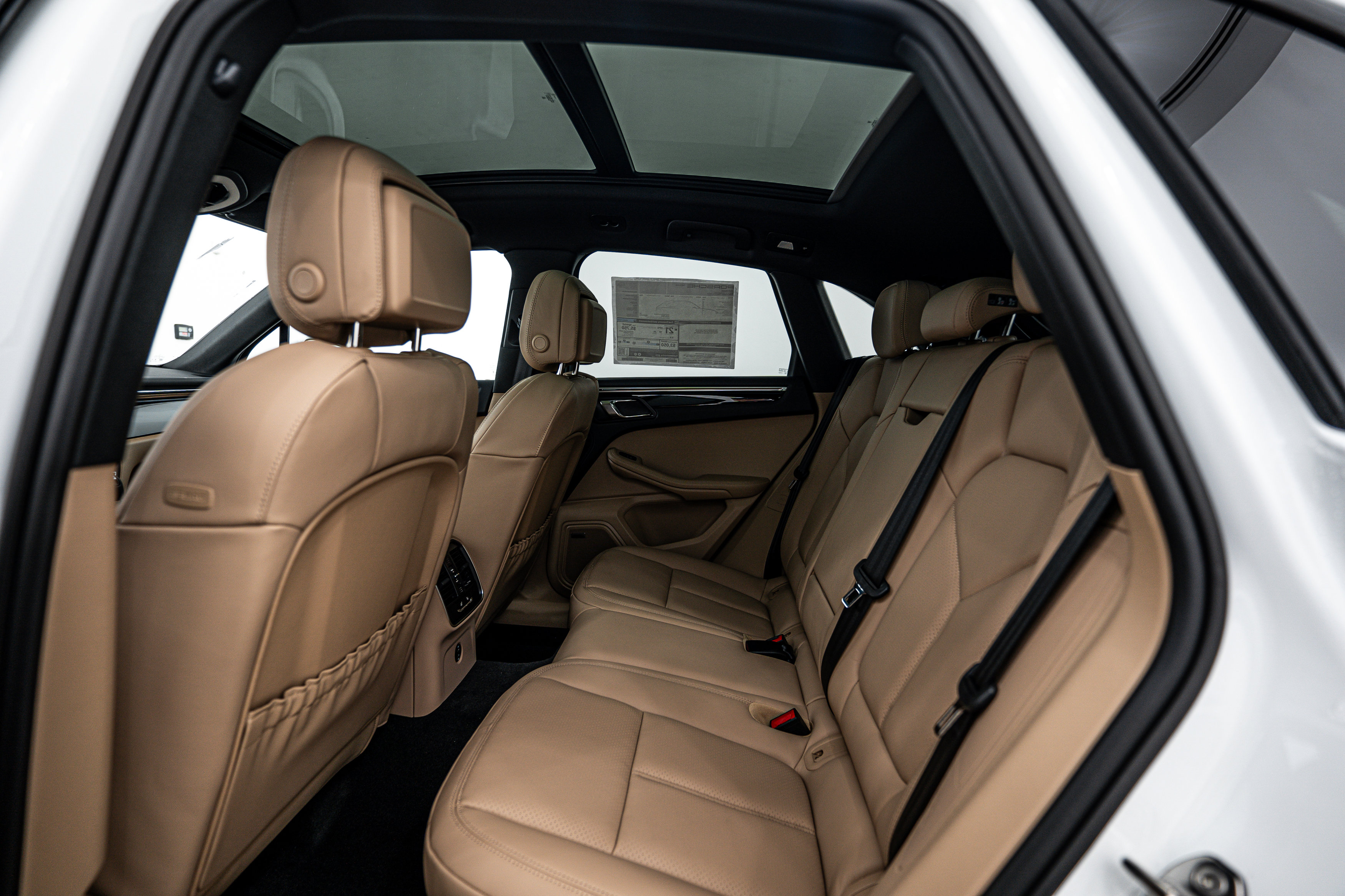 Certified 2025 Porsche Macan image 23