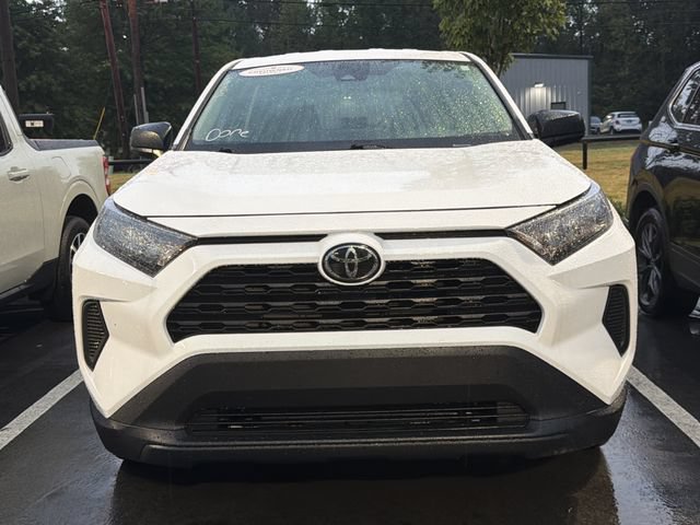 Used 2022 Toyota RAV4 LE FWD image 2